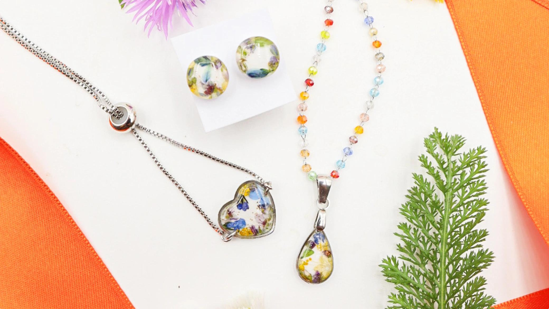 Květinové šperky z pryskyřice 