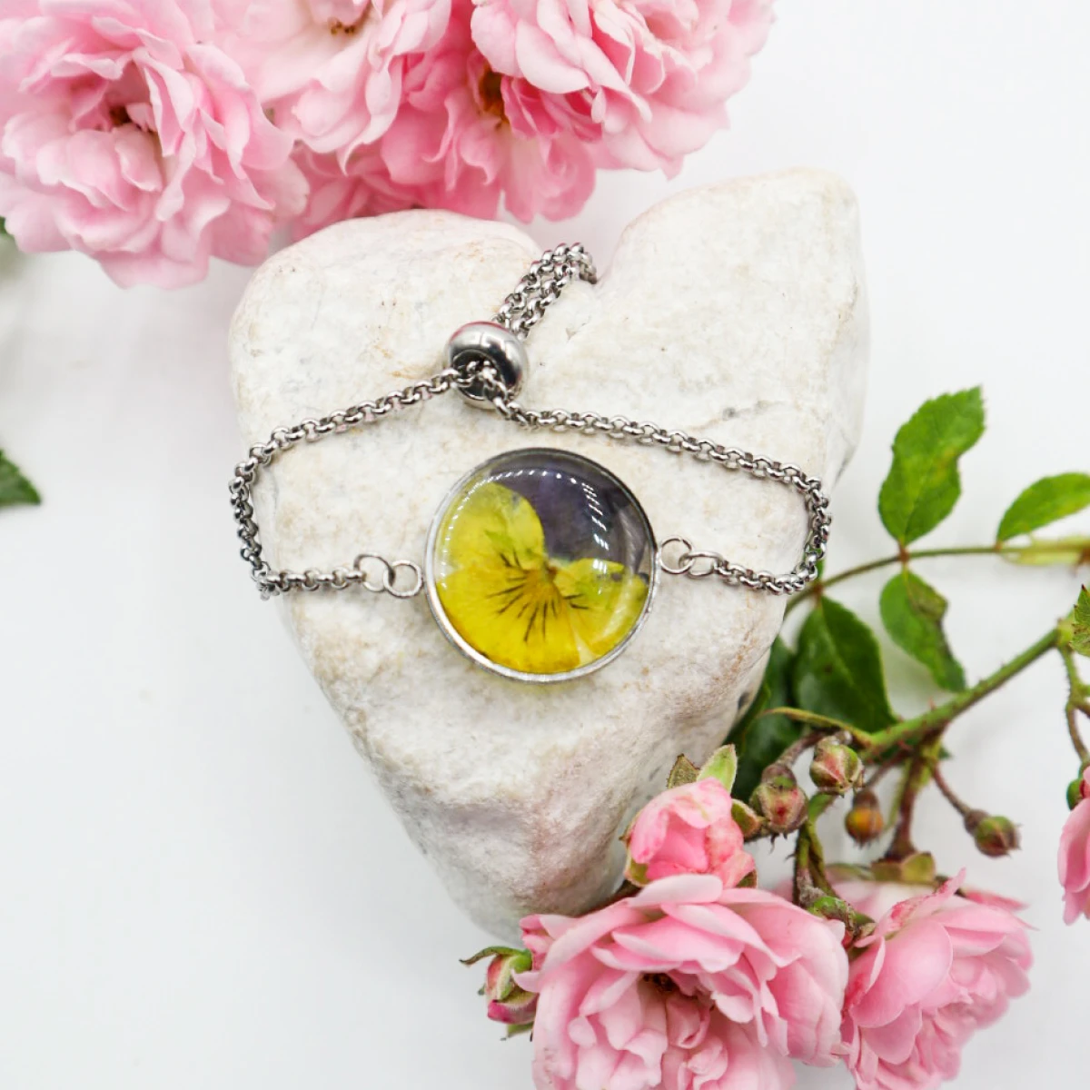 Náramek s maceškou