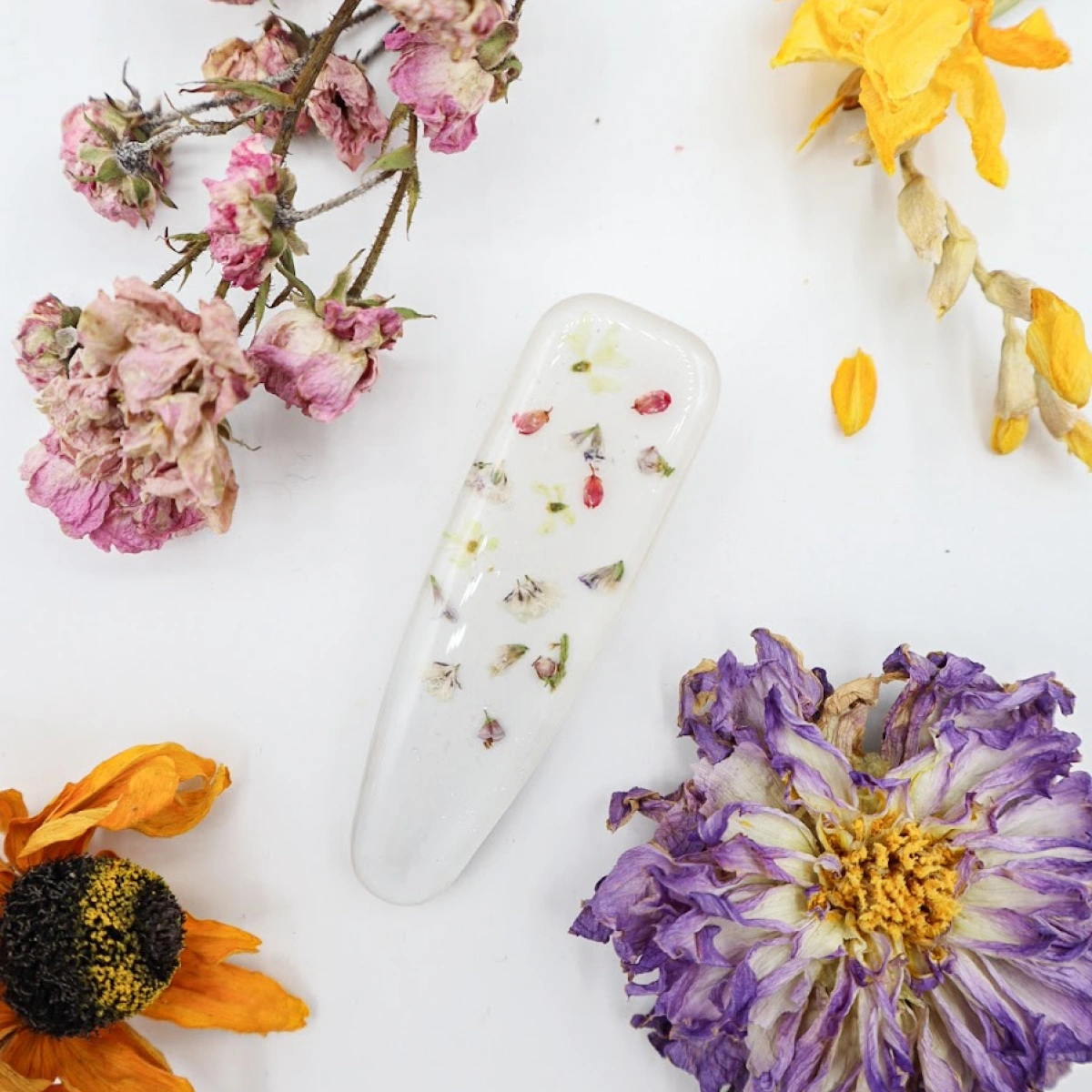 Sponka s pravými lučními květinami 