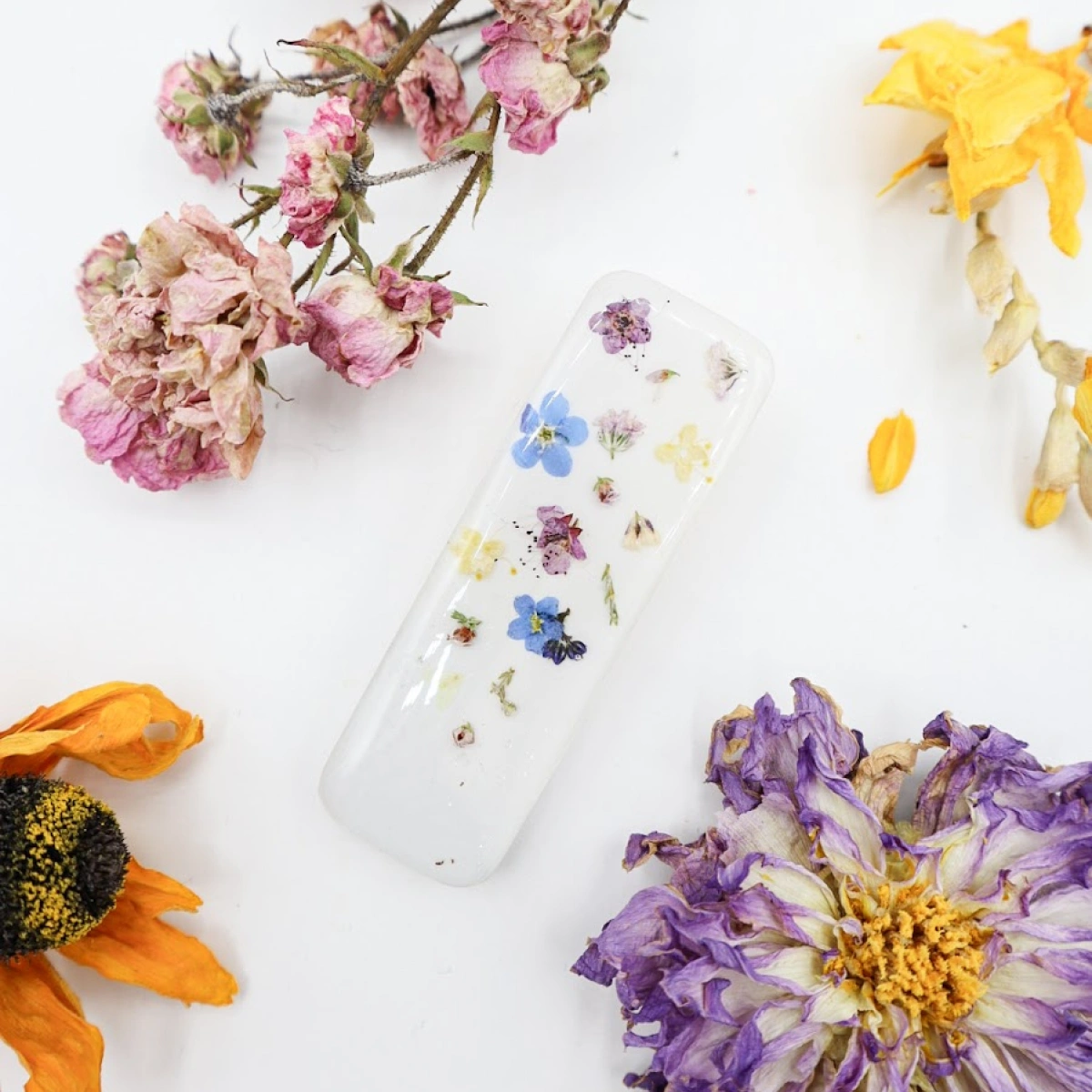 Sponka s pravými lučními květinami 