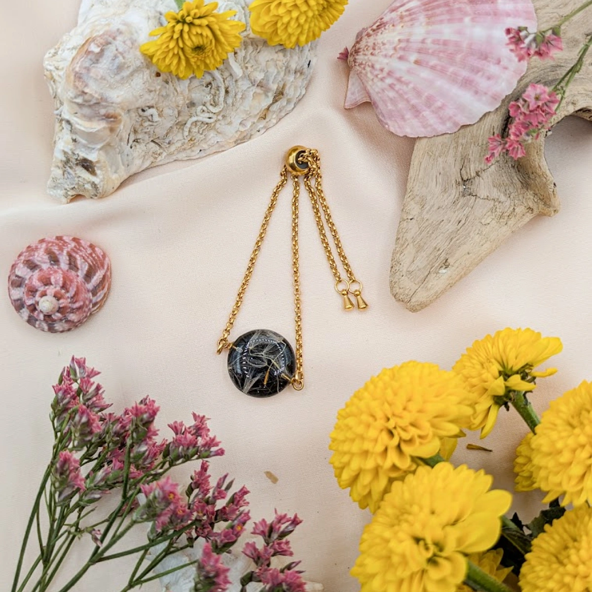 Náramek s chmýřím z pampelišky