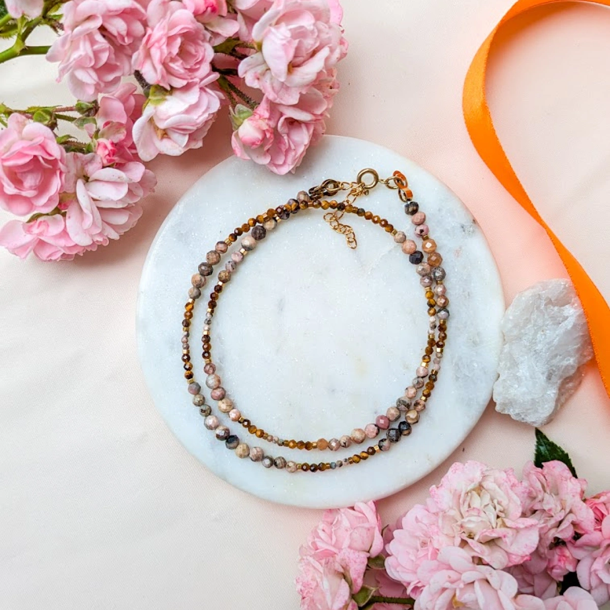 Zemitý náhrdelník s tygřím okem