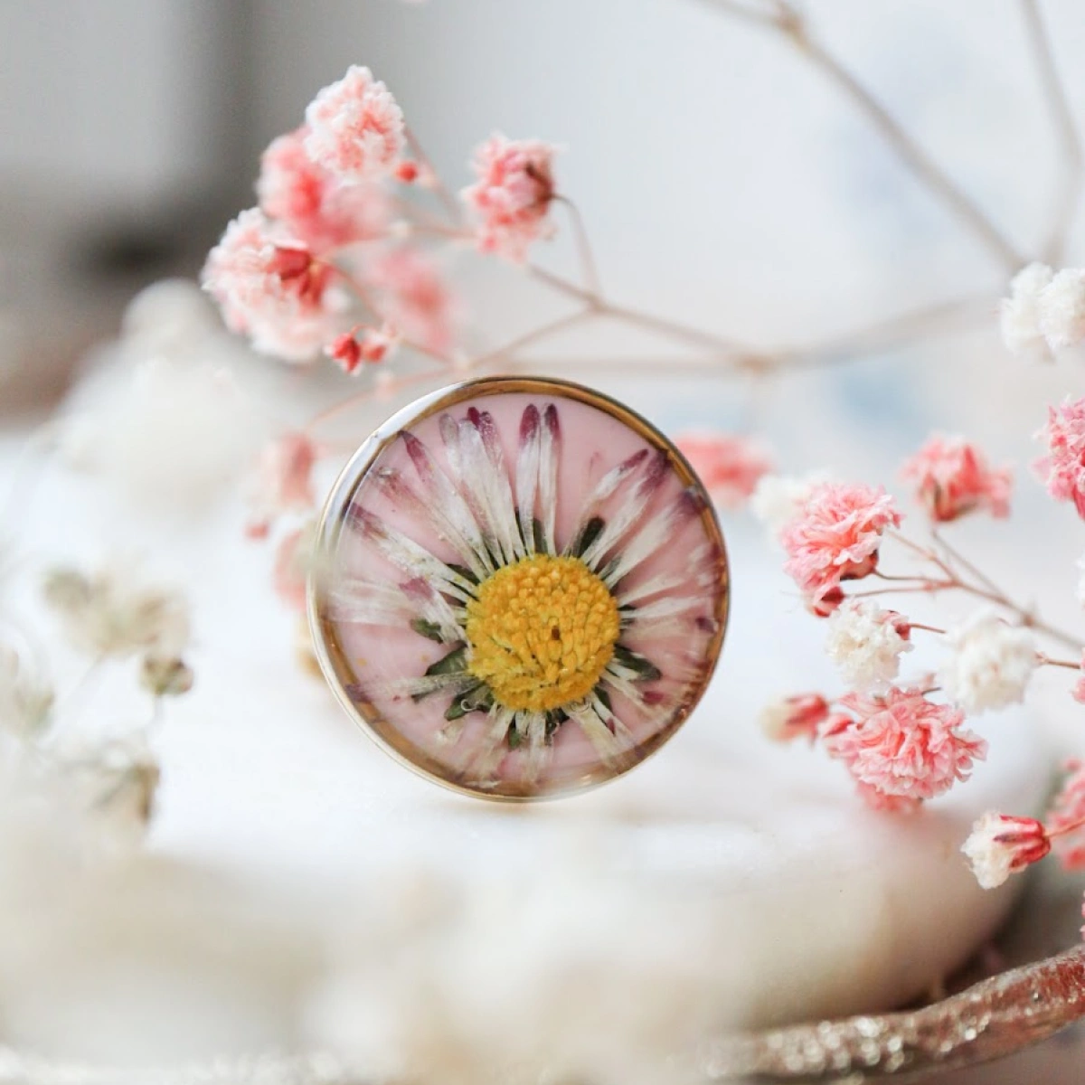 Prsten se sedmikráskou