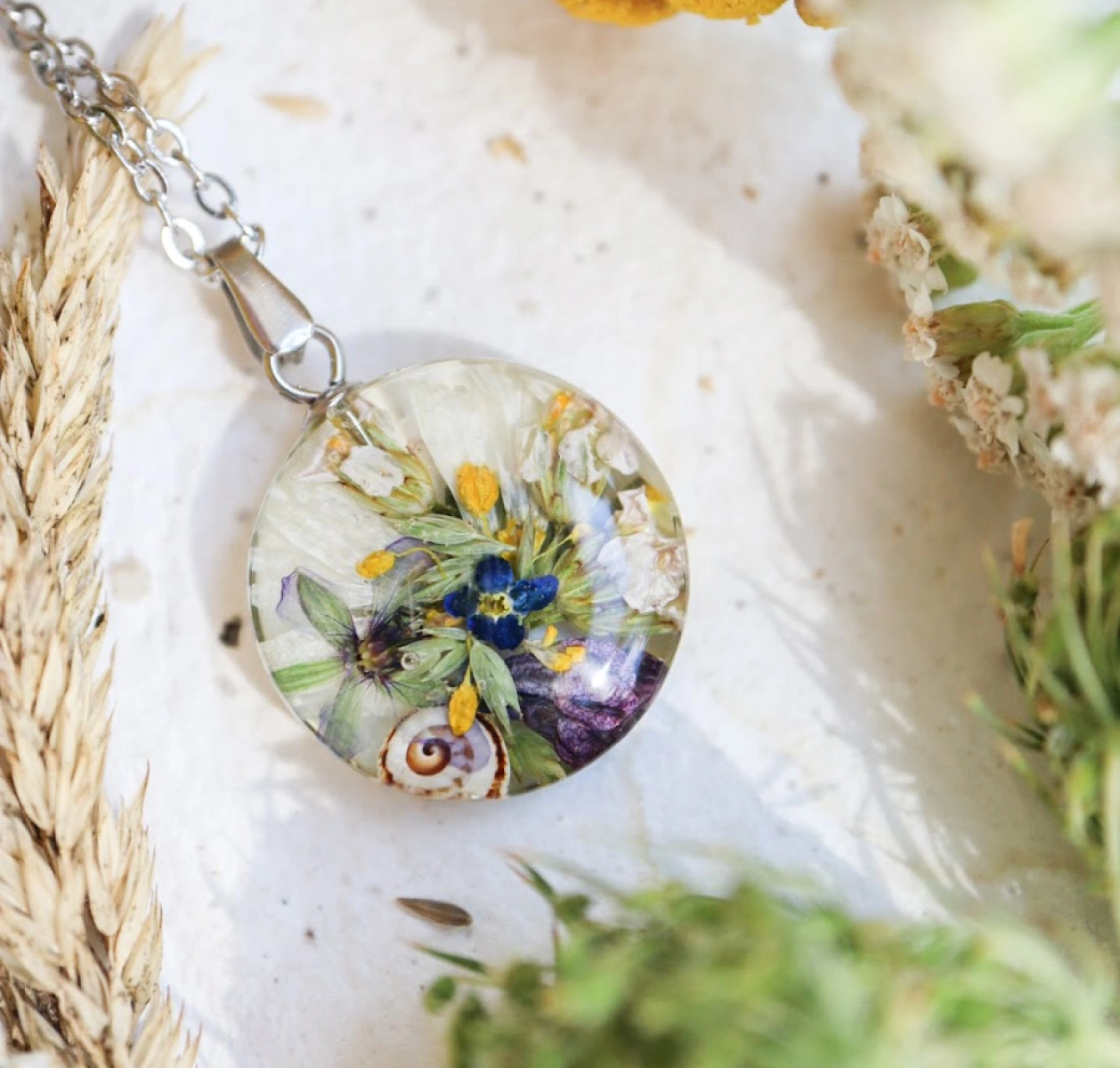 Květinový náhrdelník srpen
