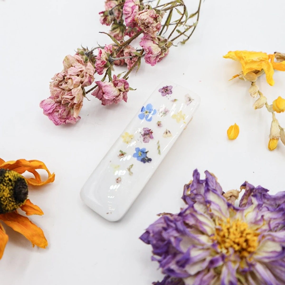 Sponka s pravými lučními květinami 