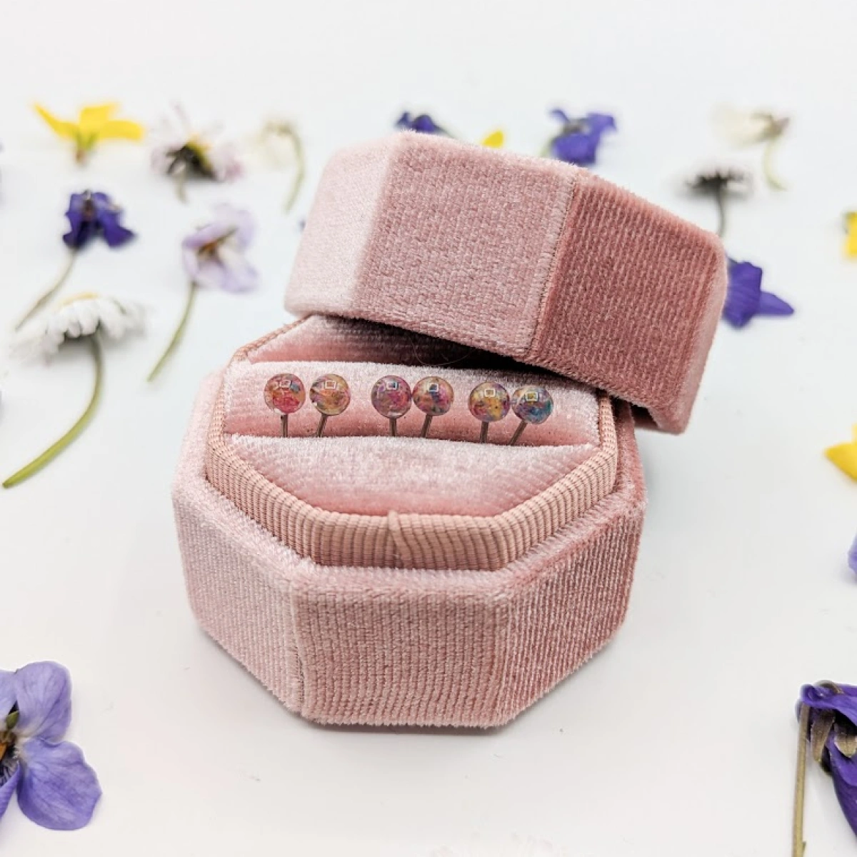 Náušnice mini kuličky barevné