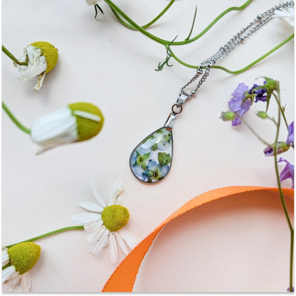 Náhrdelník s rezekvítkem