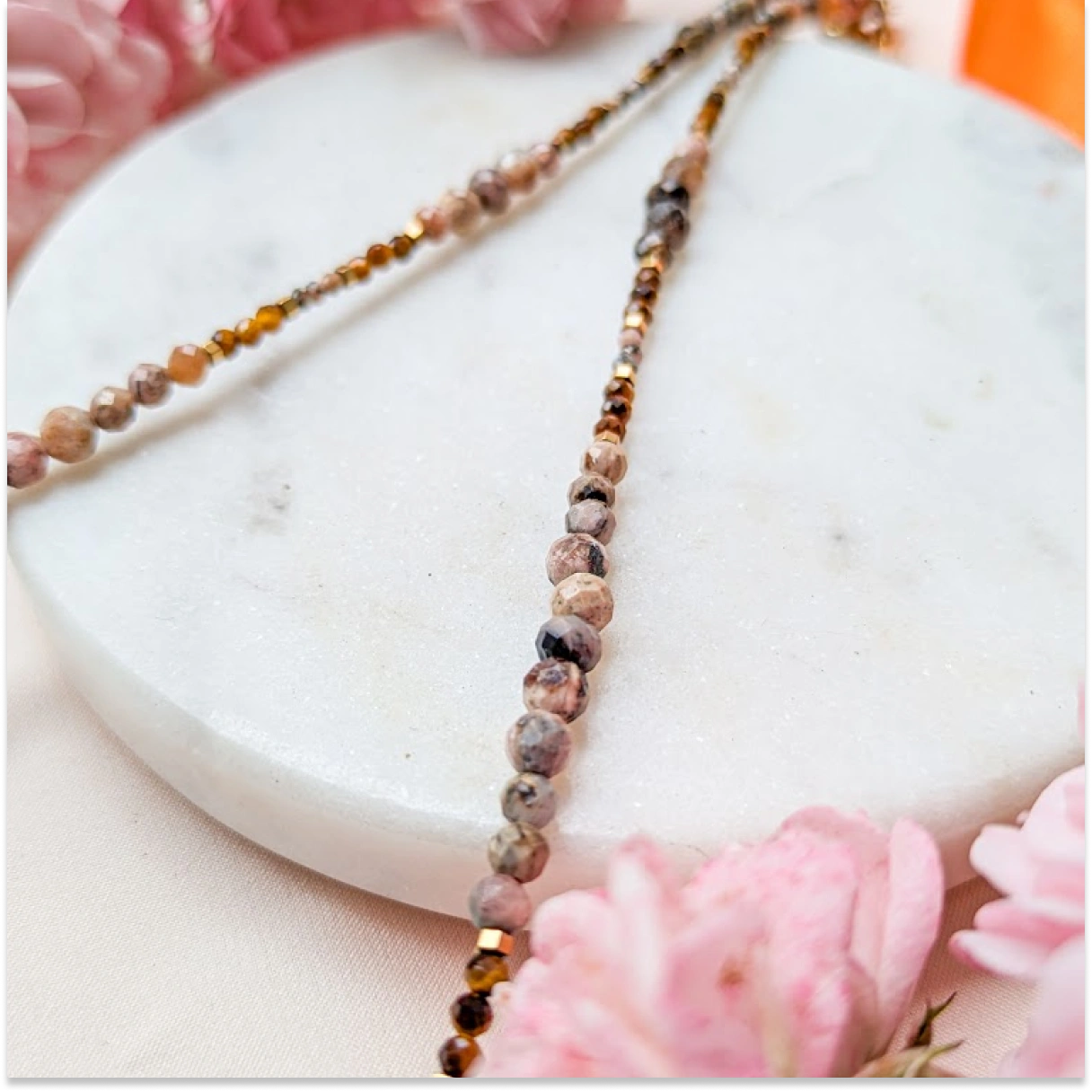 Zemitý náhrdelník s tygřím okem