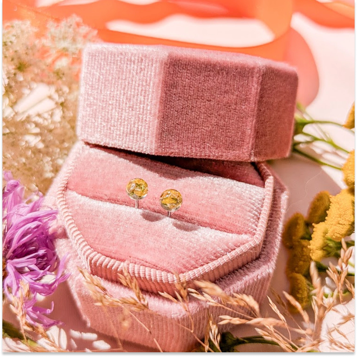 Mini náušnice Louka - boryt barvířský