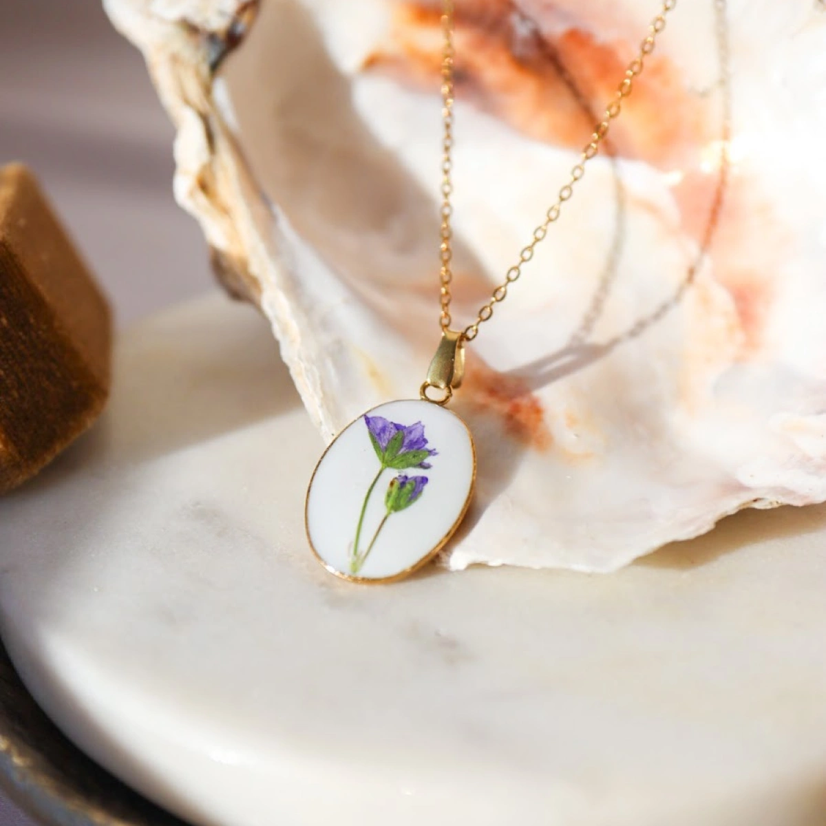 Náhrdelník medailónek Kakost