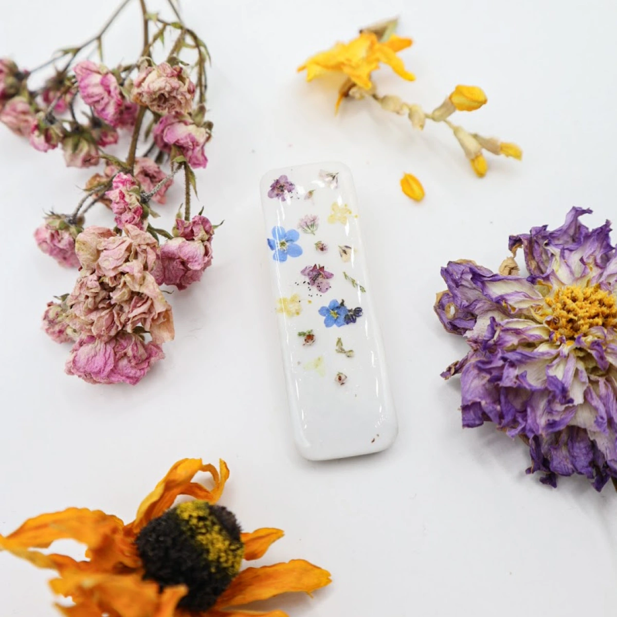 Sponka s pravými lučními květinami 