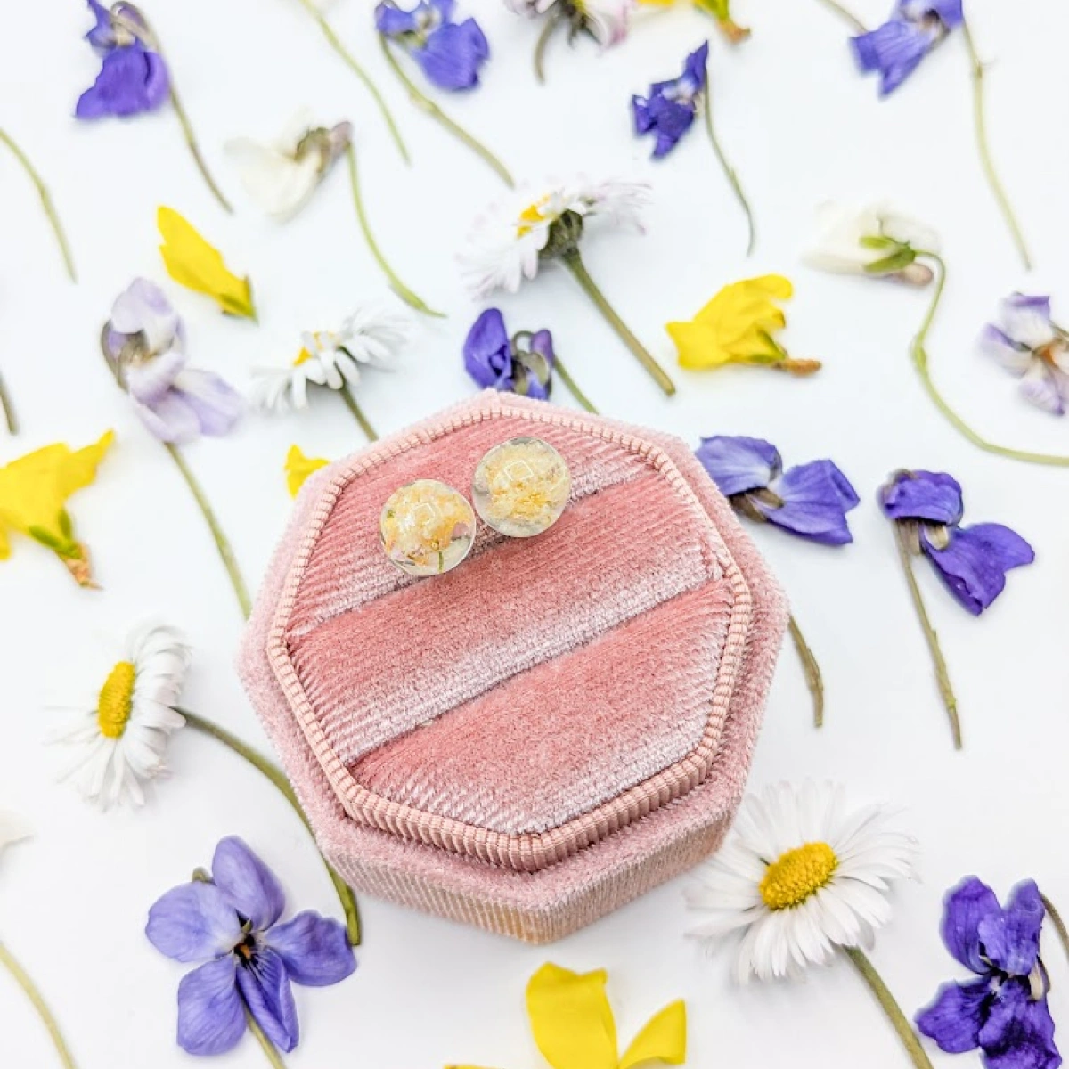 Náušnice kuličky se žlutým květem