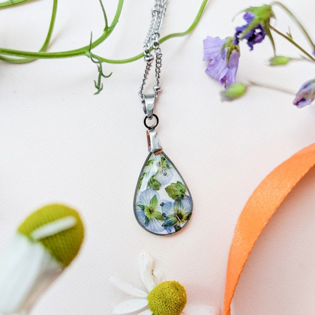 Náhrdelník s rezekvítkem