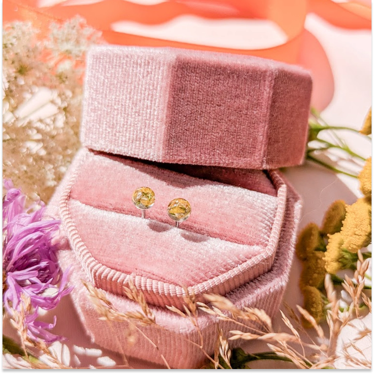 Mini náušnice Louka - boryt barvířský