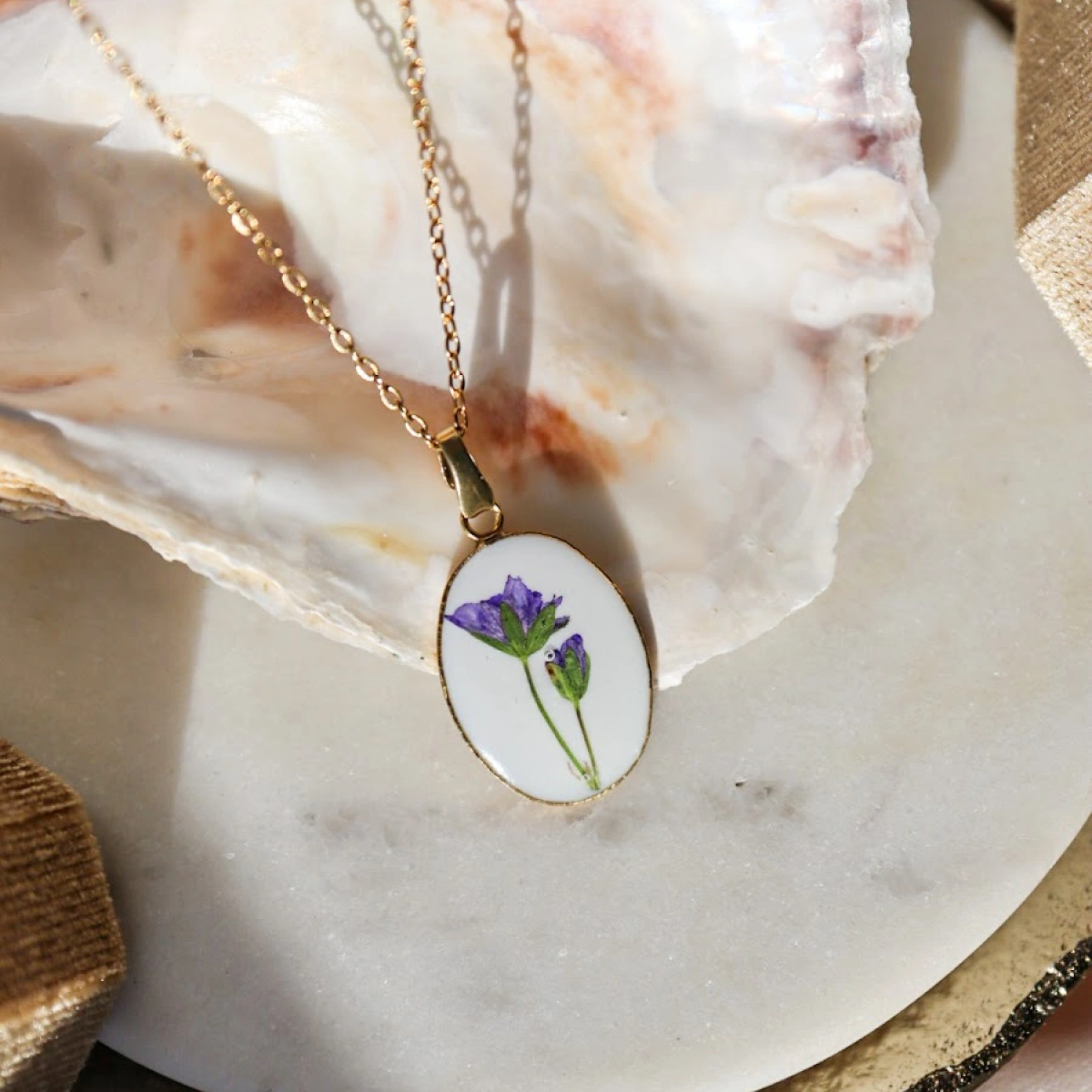 Náhrdelník medailónek Kakost