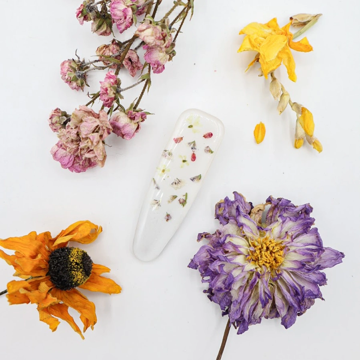 Sponka s pravými lučními květinami 