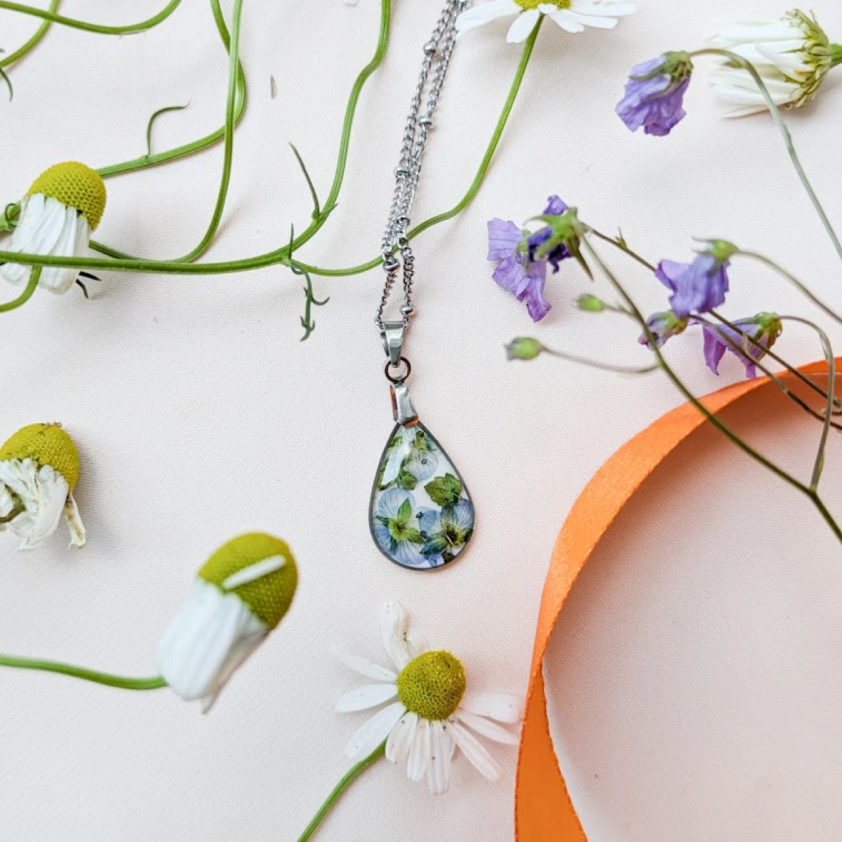 Náhrdelník s rezekvítkem