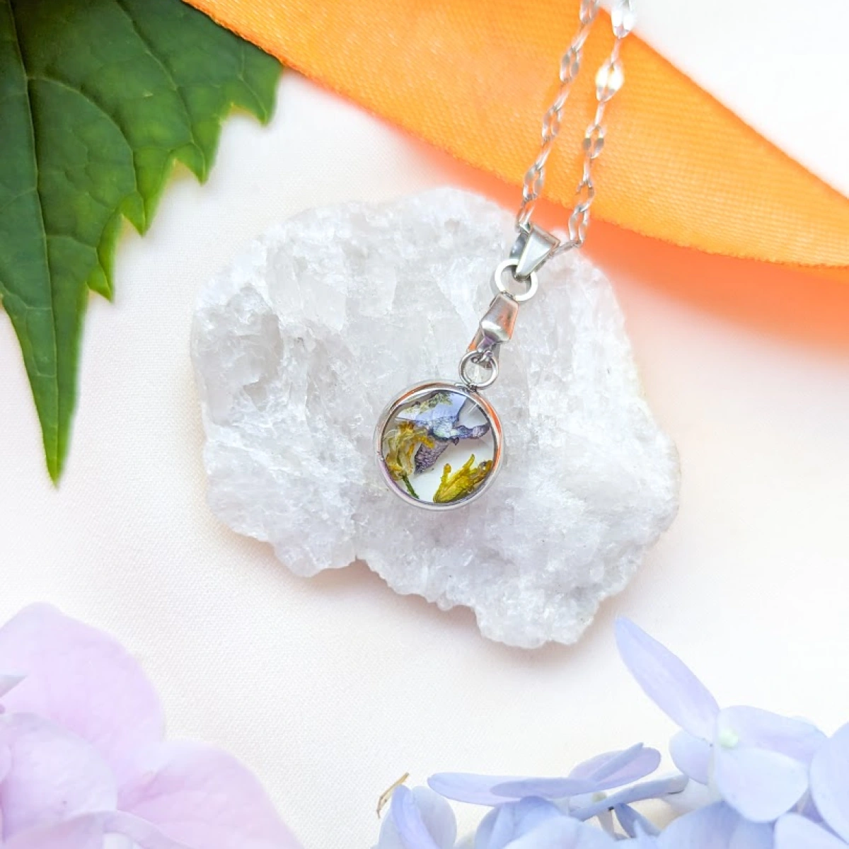 Náhrdelník se šeříkem - mini