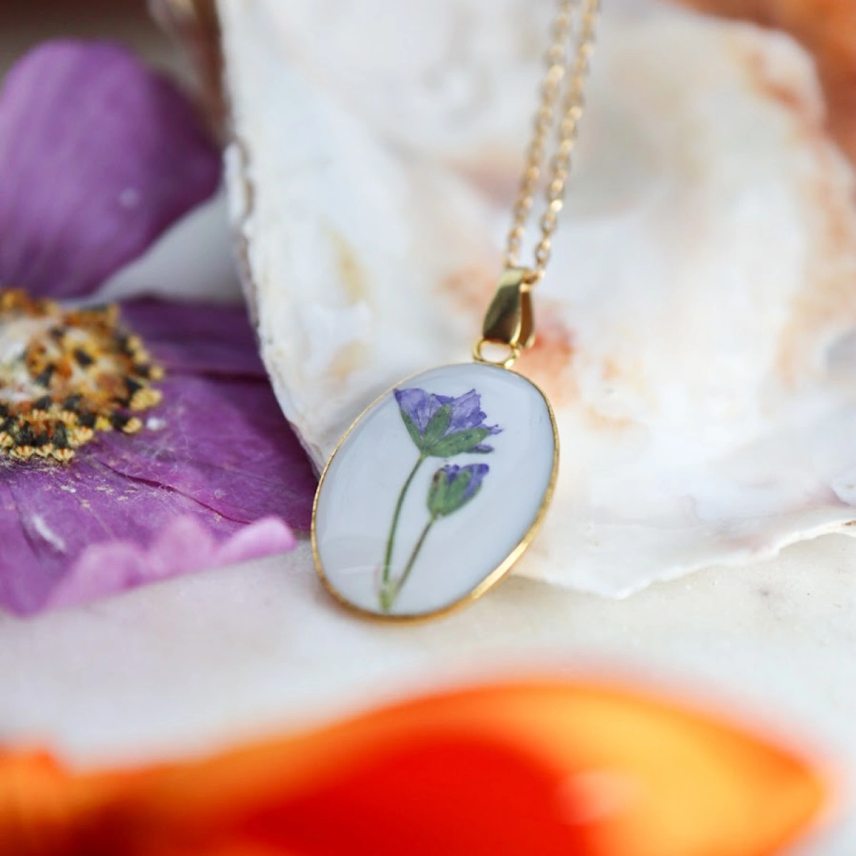 Náhrdelník medailónek Kakost