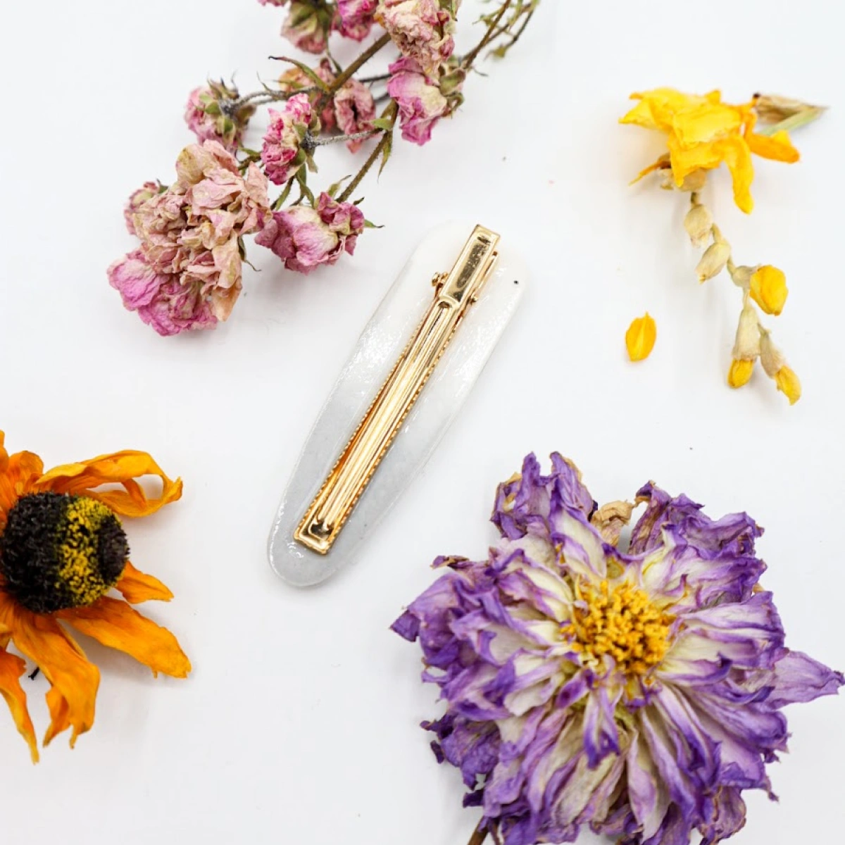 Sponka s pravými lučními květinami 