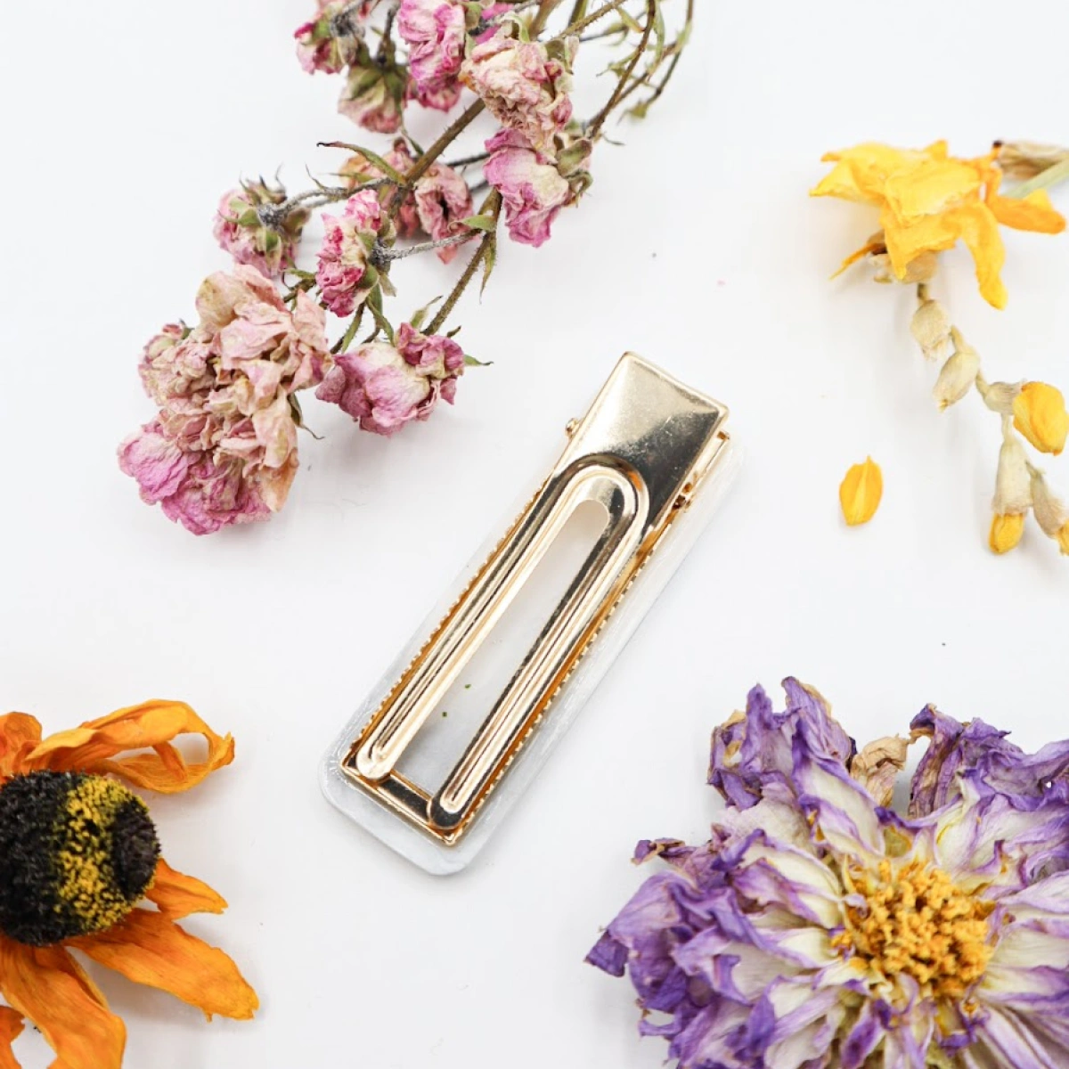 Sponka s pravými lučními květinami 