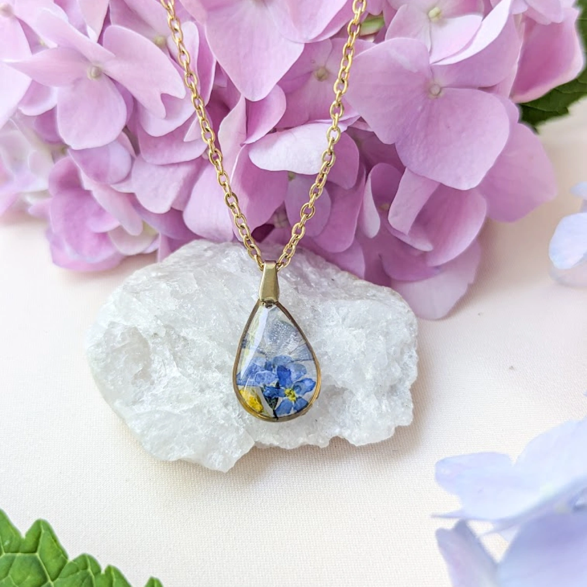 Náhrdelník s pomněnkami a šeříkem v kapce - mini