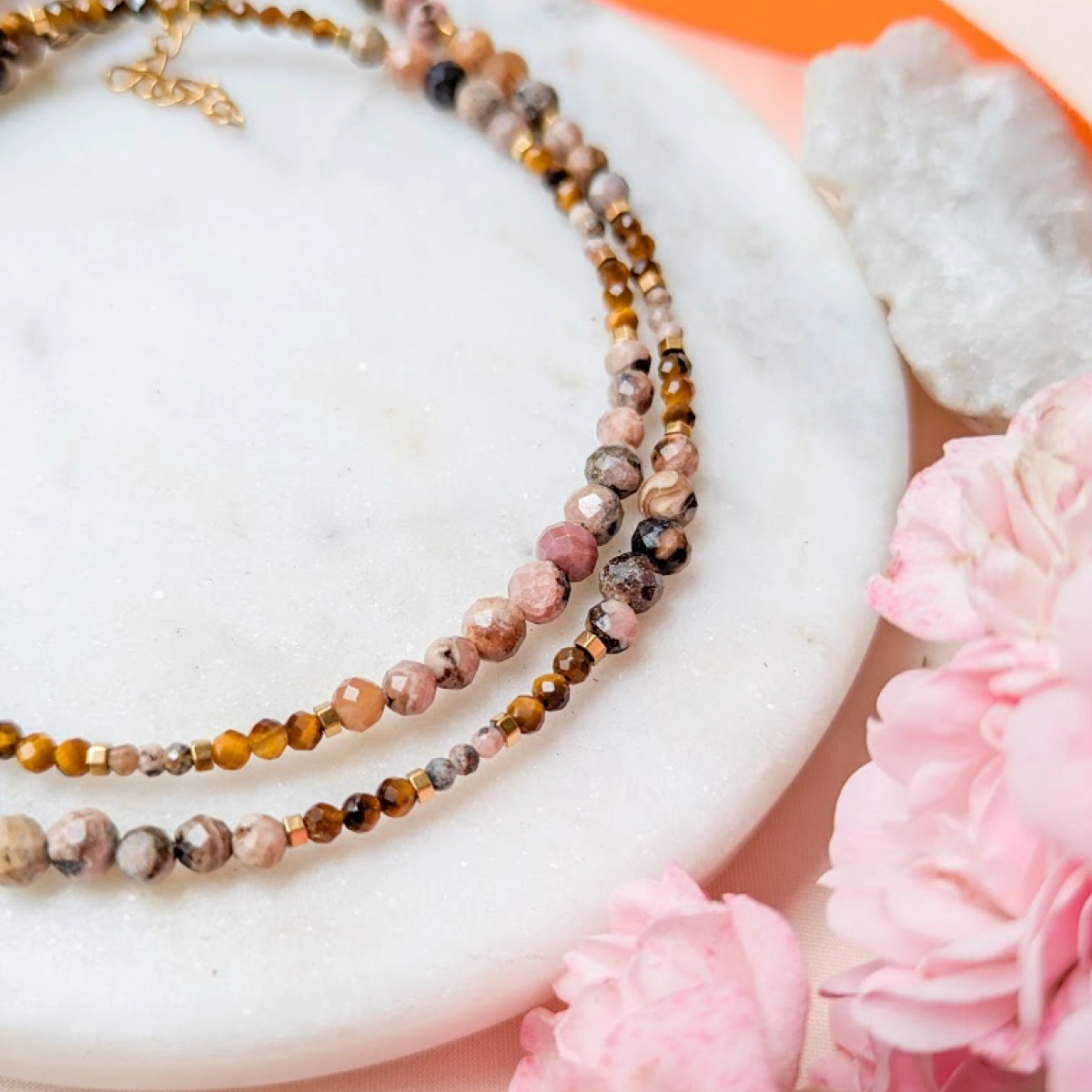 Zemitý náhrdelník s tygřím okem