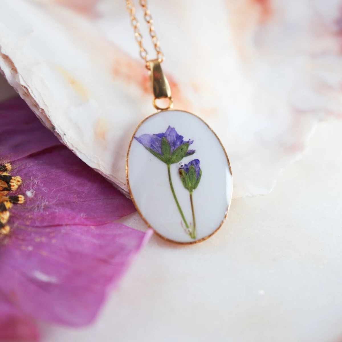 Náhrdelník medailónek Kakost