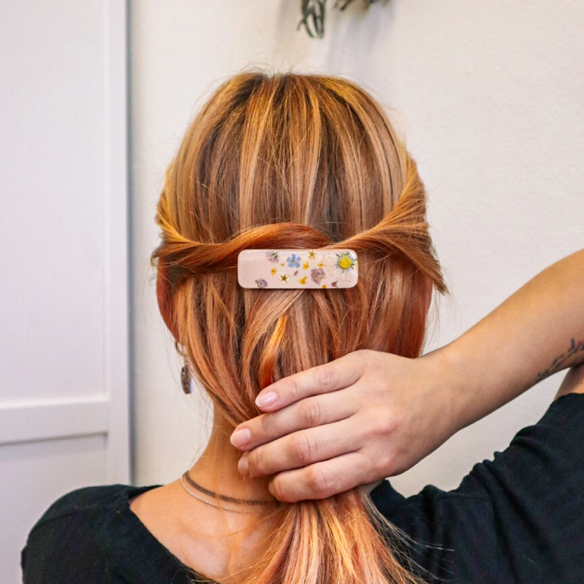 Sponka s pravými lučními květinami 