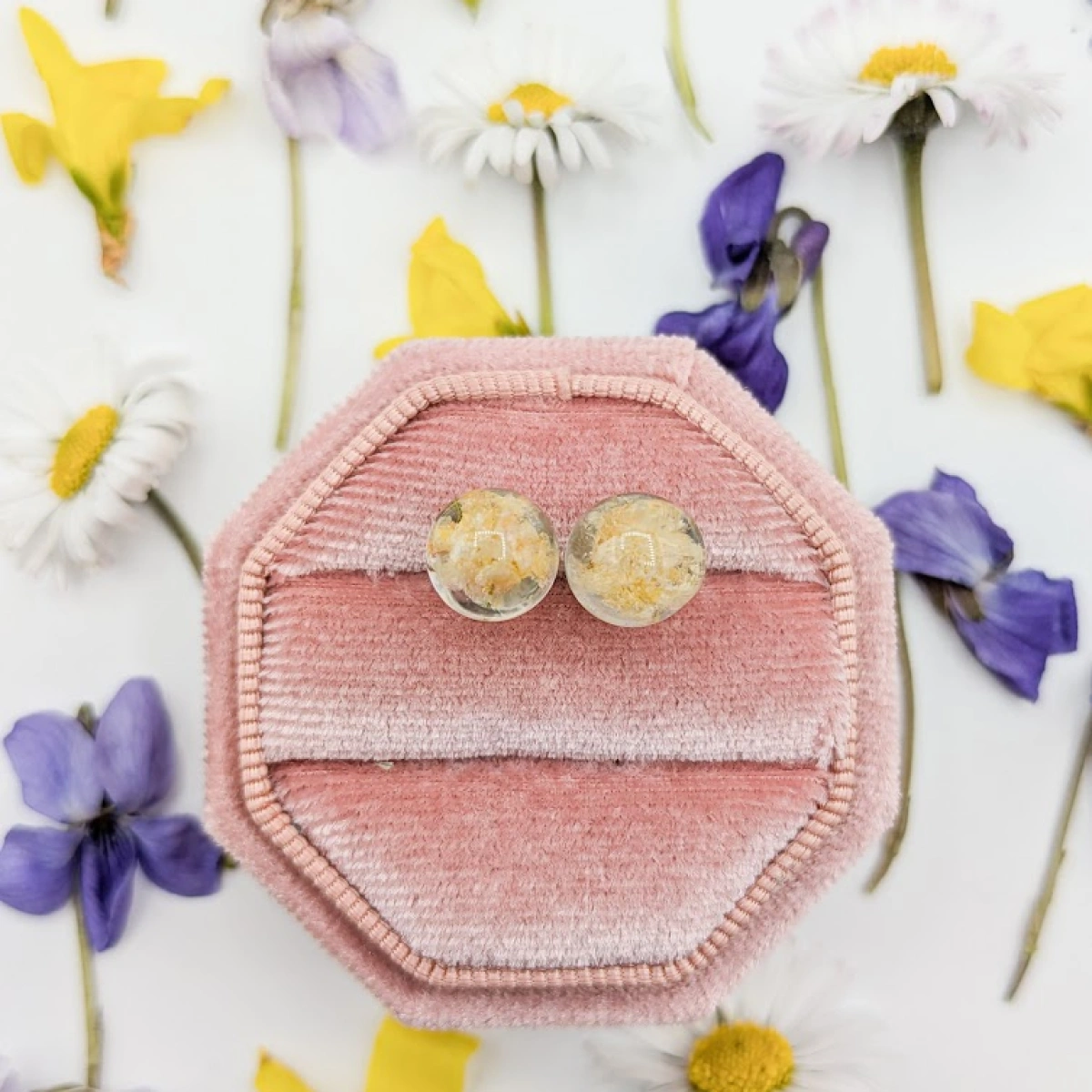 Náušnice kuličky se žlutým květem