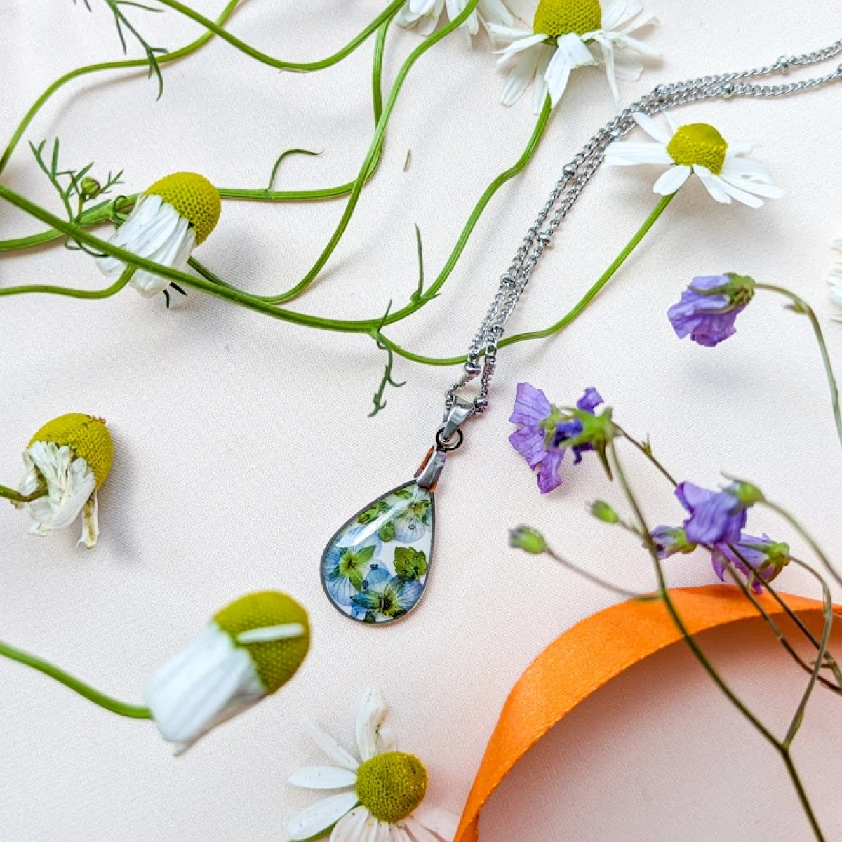 Náhrdelník s rezekvítkem